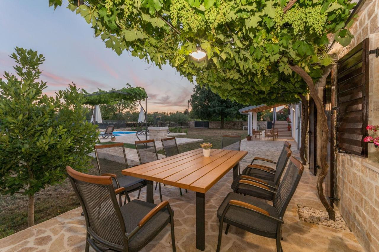 Villa Vitis Zadarvillas Oklaj エクステリア 写真